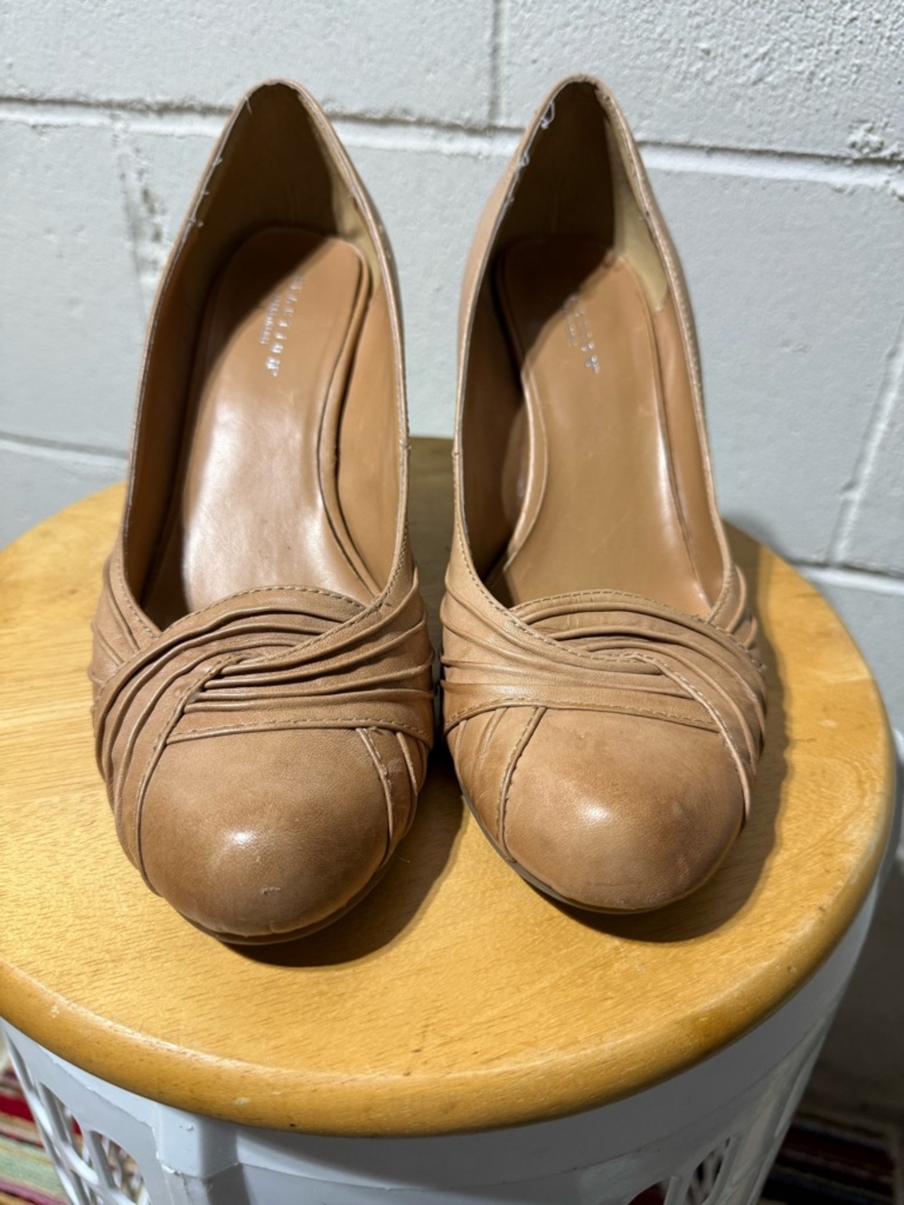 Kenneth Cole Tan Wrapped Round-Toe Pumps